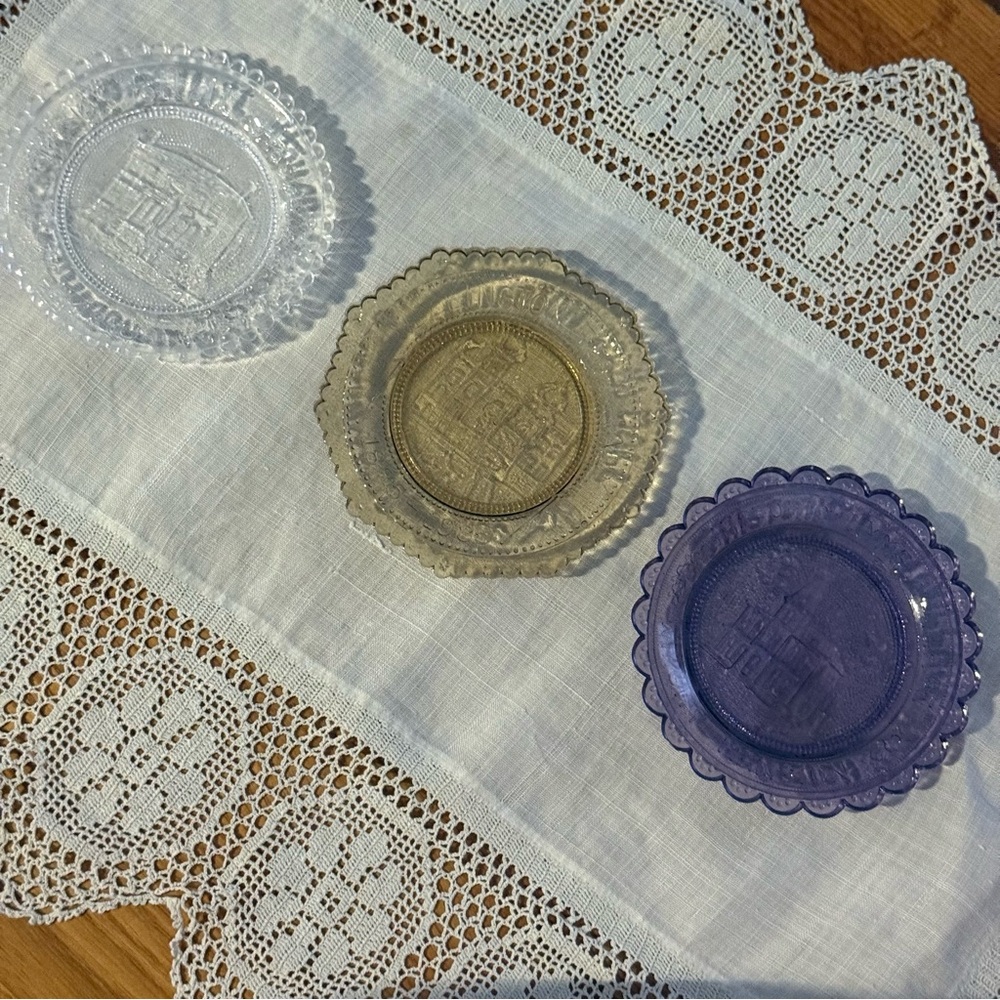 Elegant Glass Cup Plate Set - Clear, Gold, and Purple